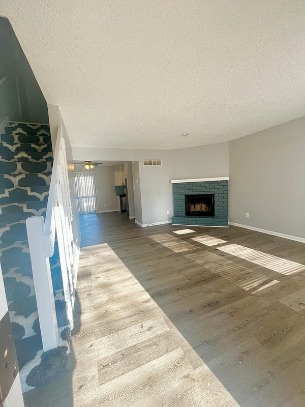 403 Ne Highland Ln - Photo 2 of 16