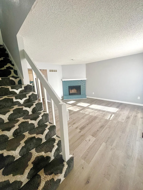 403 Ne Highland Ln - Photo 3 of 16