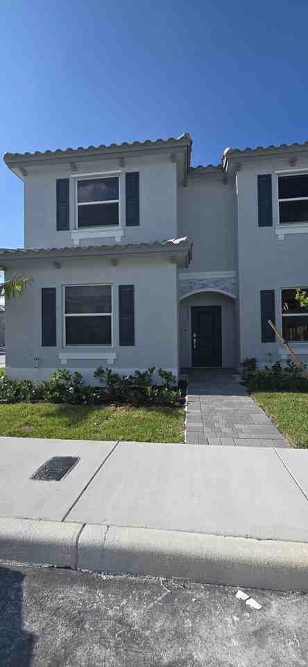 LE JARDINE by LENNAR - Photo 4 of 28