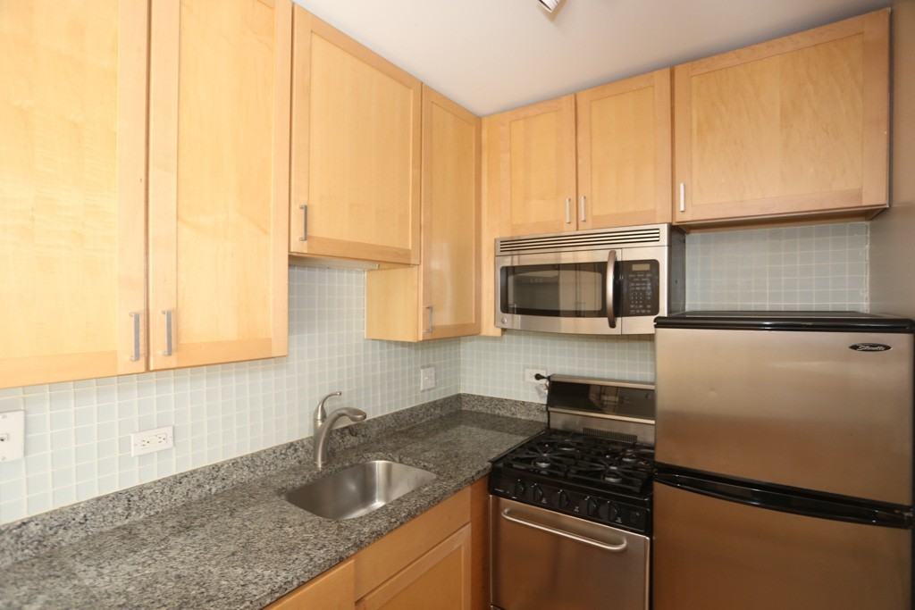 625 W Wrightwood Ave #402 - Photo 3 of 16