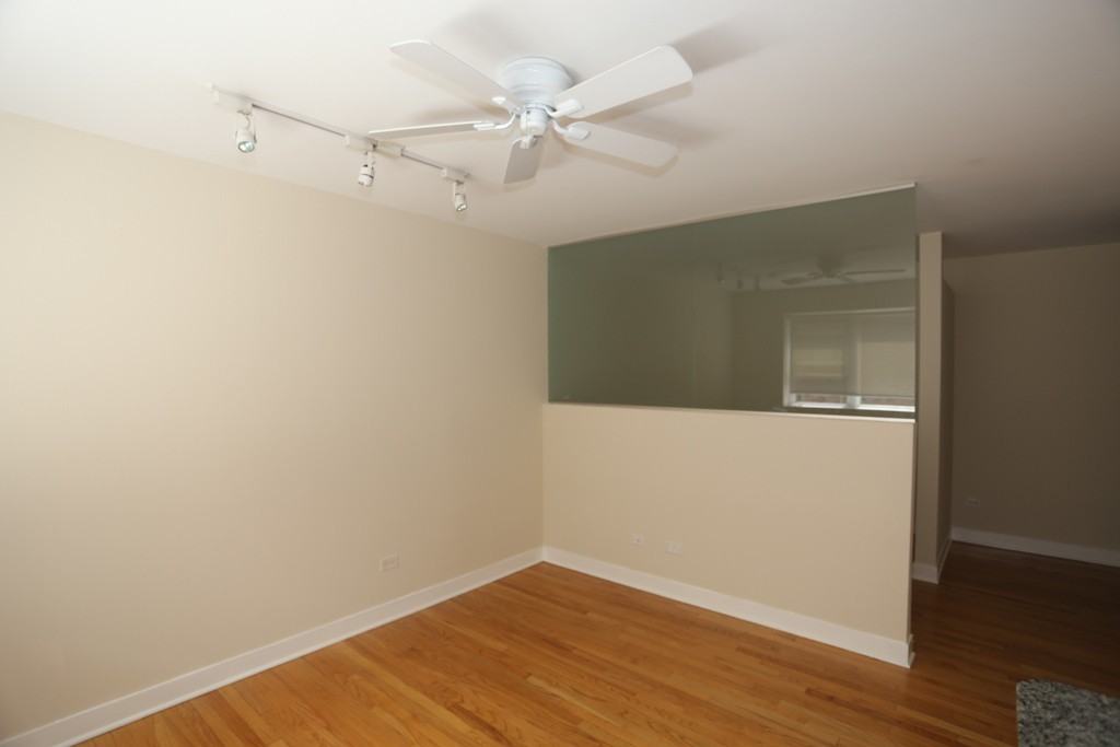 625 W Wrightwood Ave #402 - Photo 4 of 16