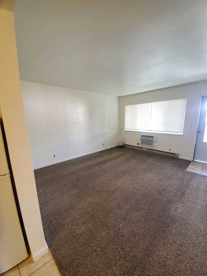 615 S Alder St #16 - Photo 2 of 9