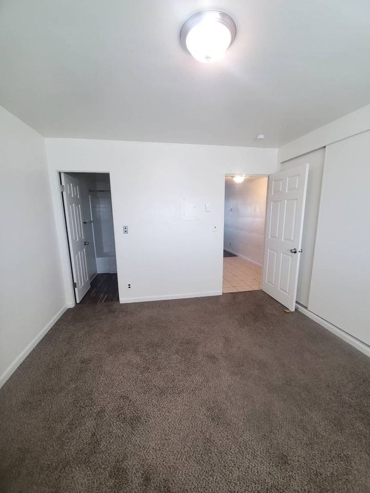 615 S Alder St #16 - Photo 6 of 9