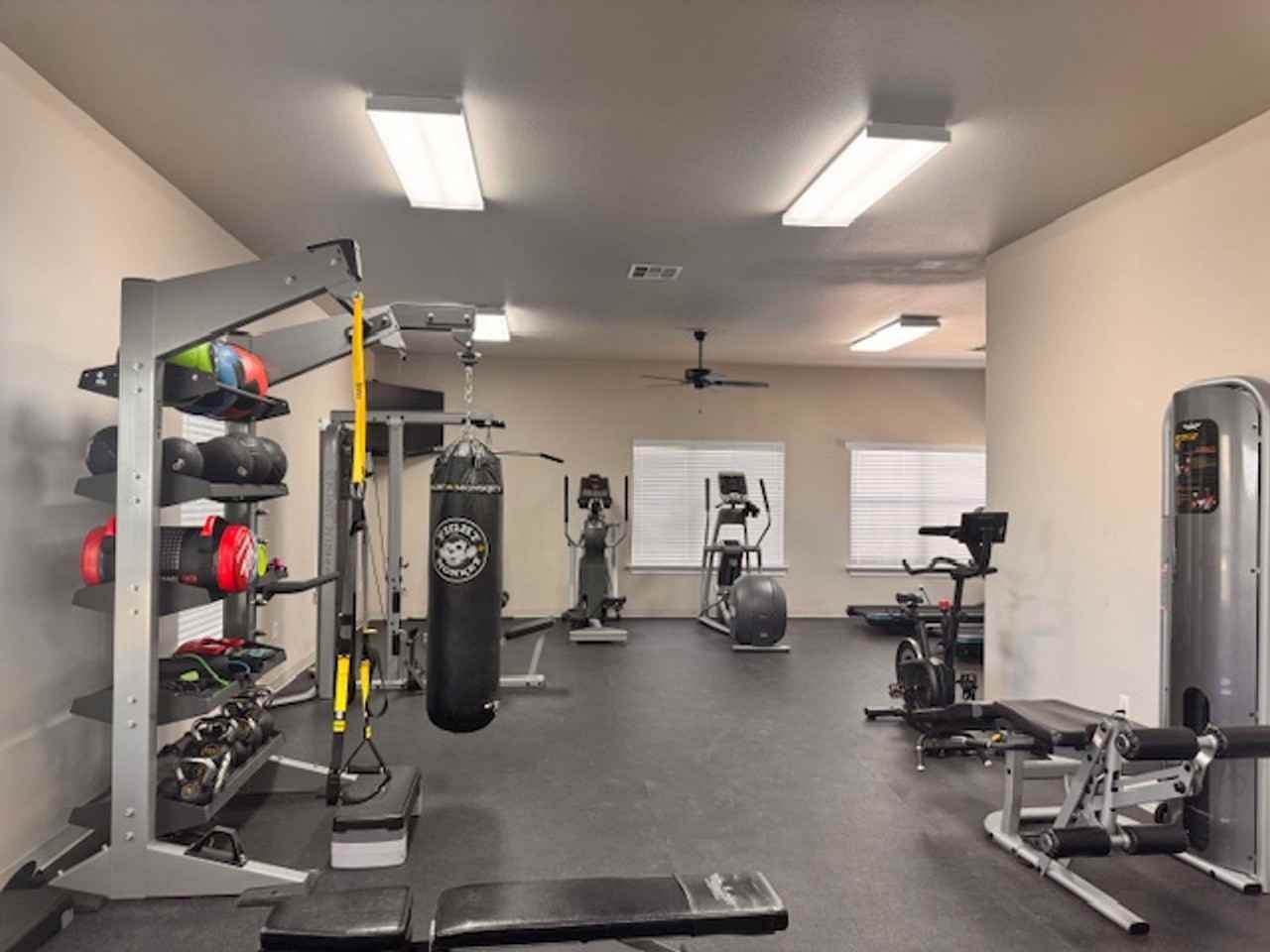 Apex Villas - Photo 3 of 39