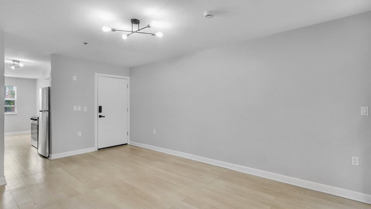 Trumbull Terrace - Photo 5 of 50