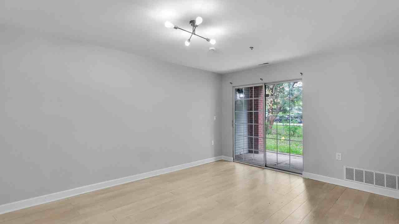 Trumbull Terrace - Photo 6 of 50