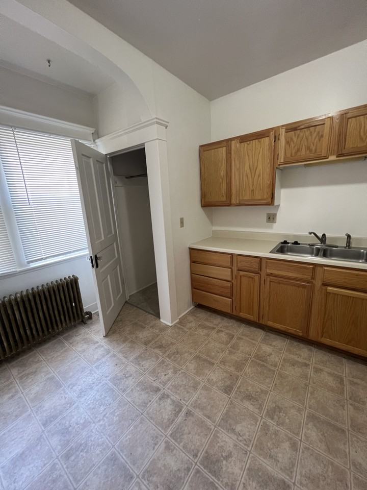 421 Abbot Road - Photo 3 of 32