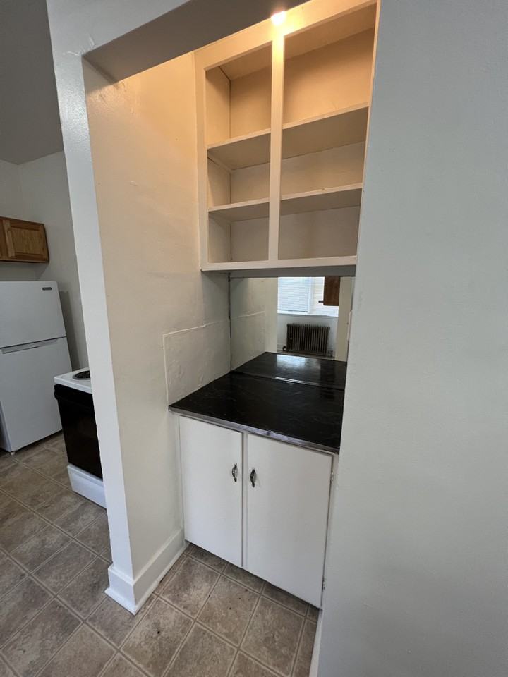 421 Abbot Road - Photo 5 of 32