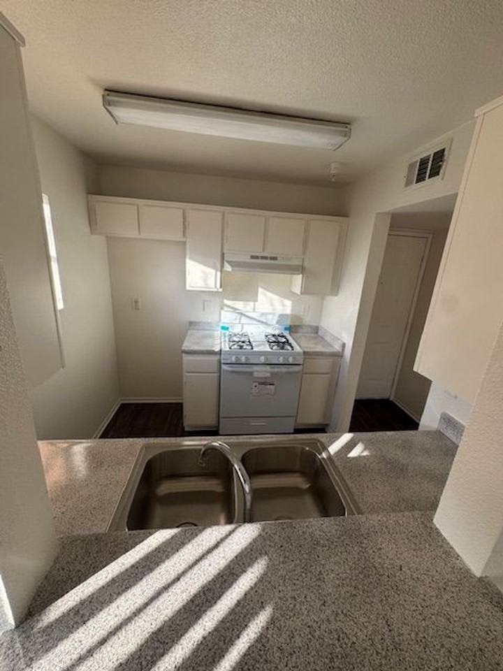 Sierra View Gardens - Photo 2 of 43