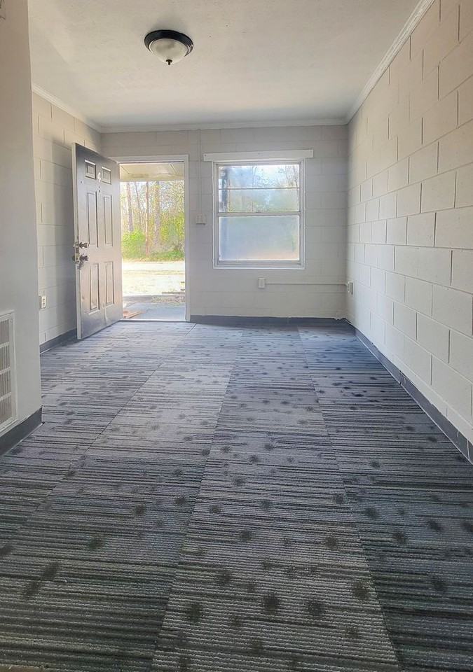 441 441 S. Seale Rd - Pinewood Park - Photo 2 of 15