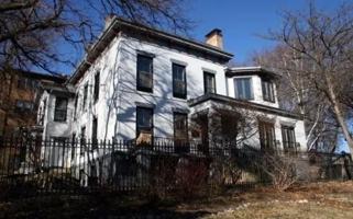featured image of 411 N Pinckney St
