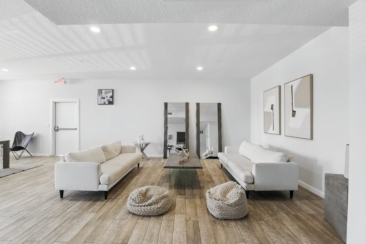 PALAZZO RESIDENCES I - Photo 7 of 50