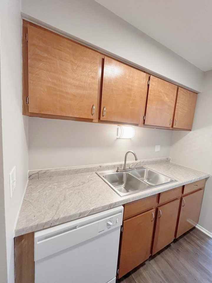 918 Heritage Ct #102 - Photo 3 of 27