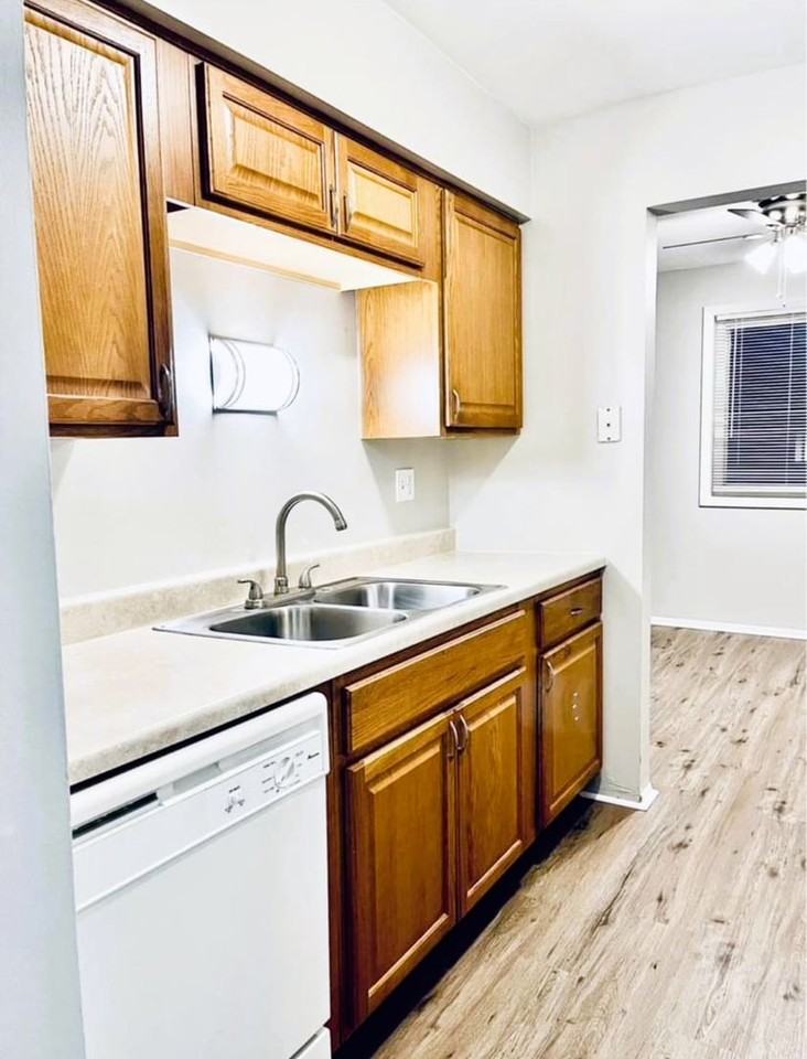 918 Heritage Ct #102 - Photo 5 of 27