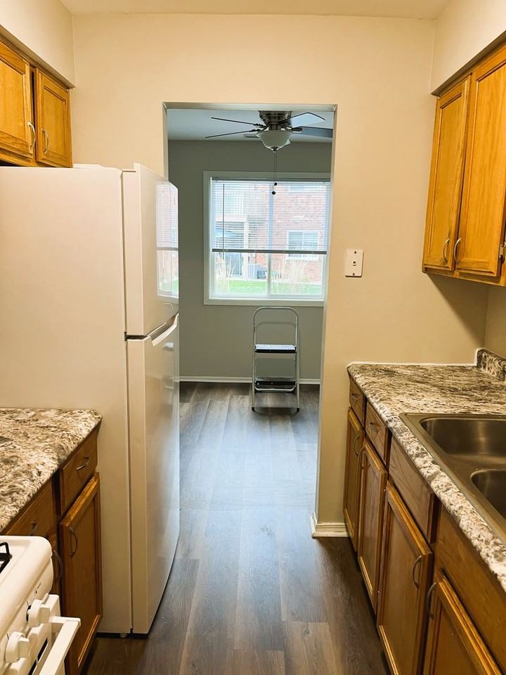 918 Heritage Ct #102 - Photo 7 of 27
