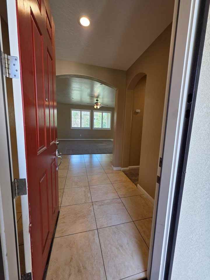 2019 N Lindsay Ct - Photo 3 of 26