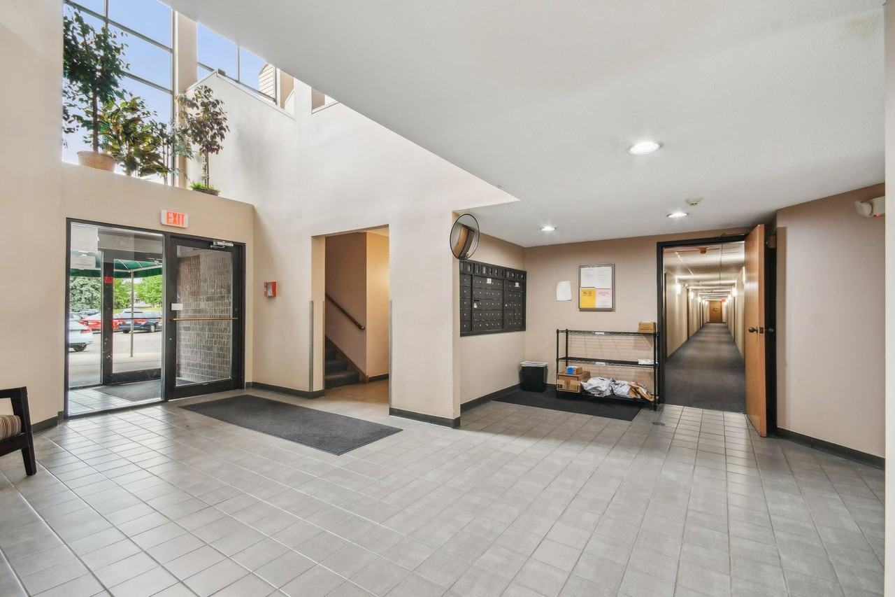 Cloverleaf Park Apartments - Photo 5 of 10