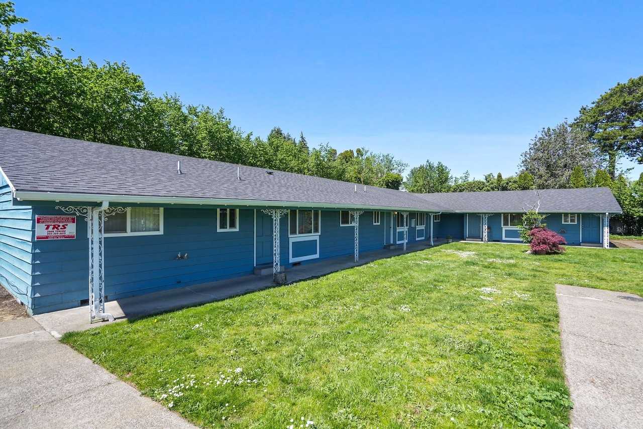 041-Prima Plaza - Photo 5 of 25