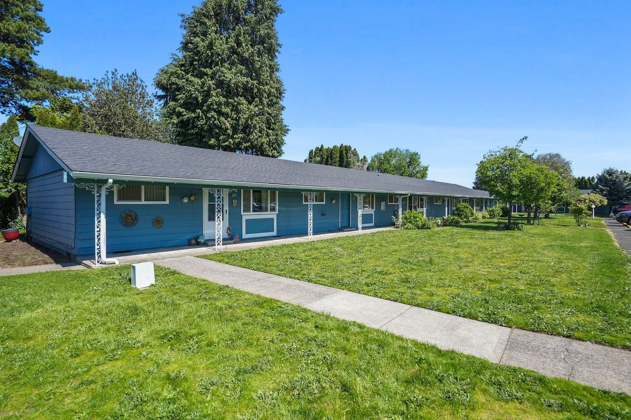 041-Prima Plaza - Photo 6 of 25