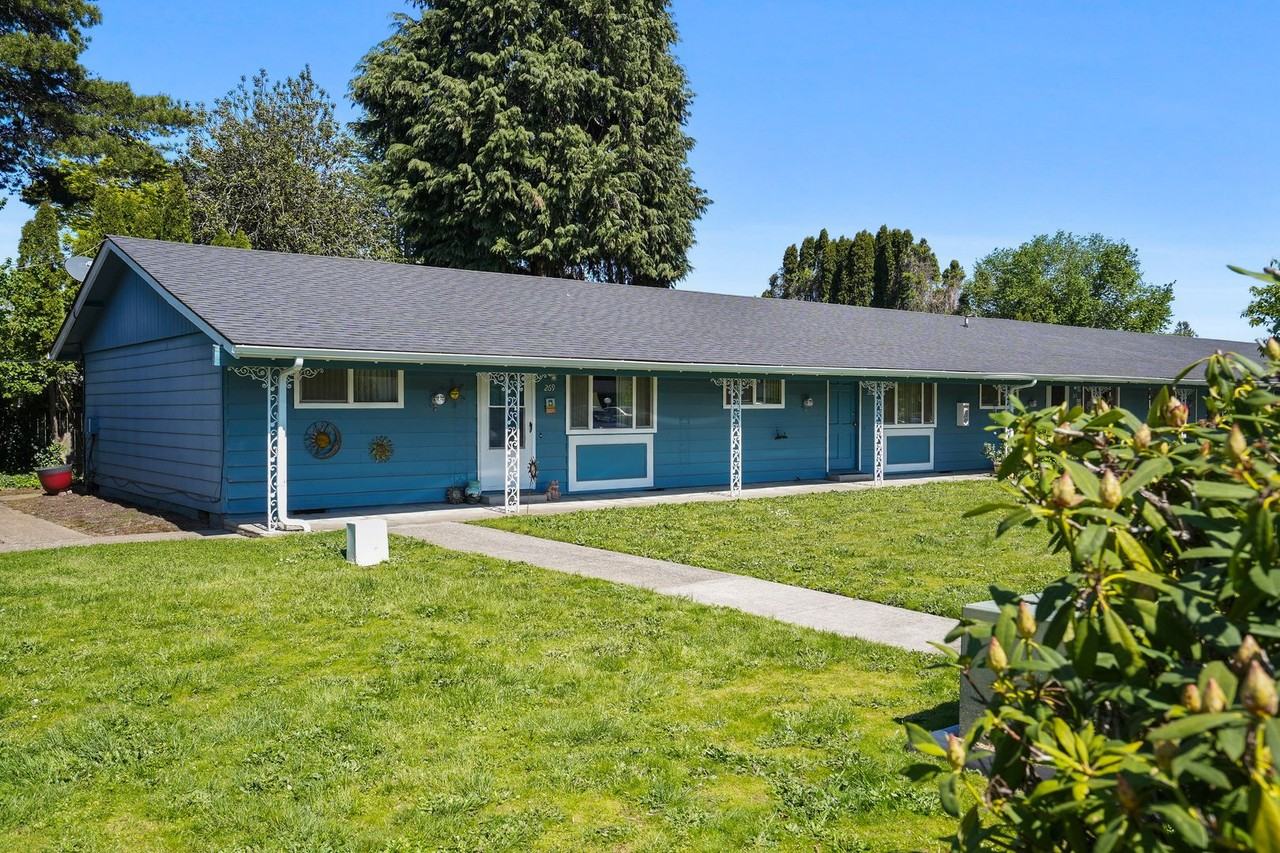 041-Prima Plaza - Photo 7 of 25