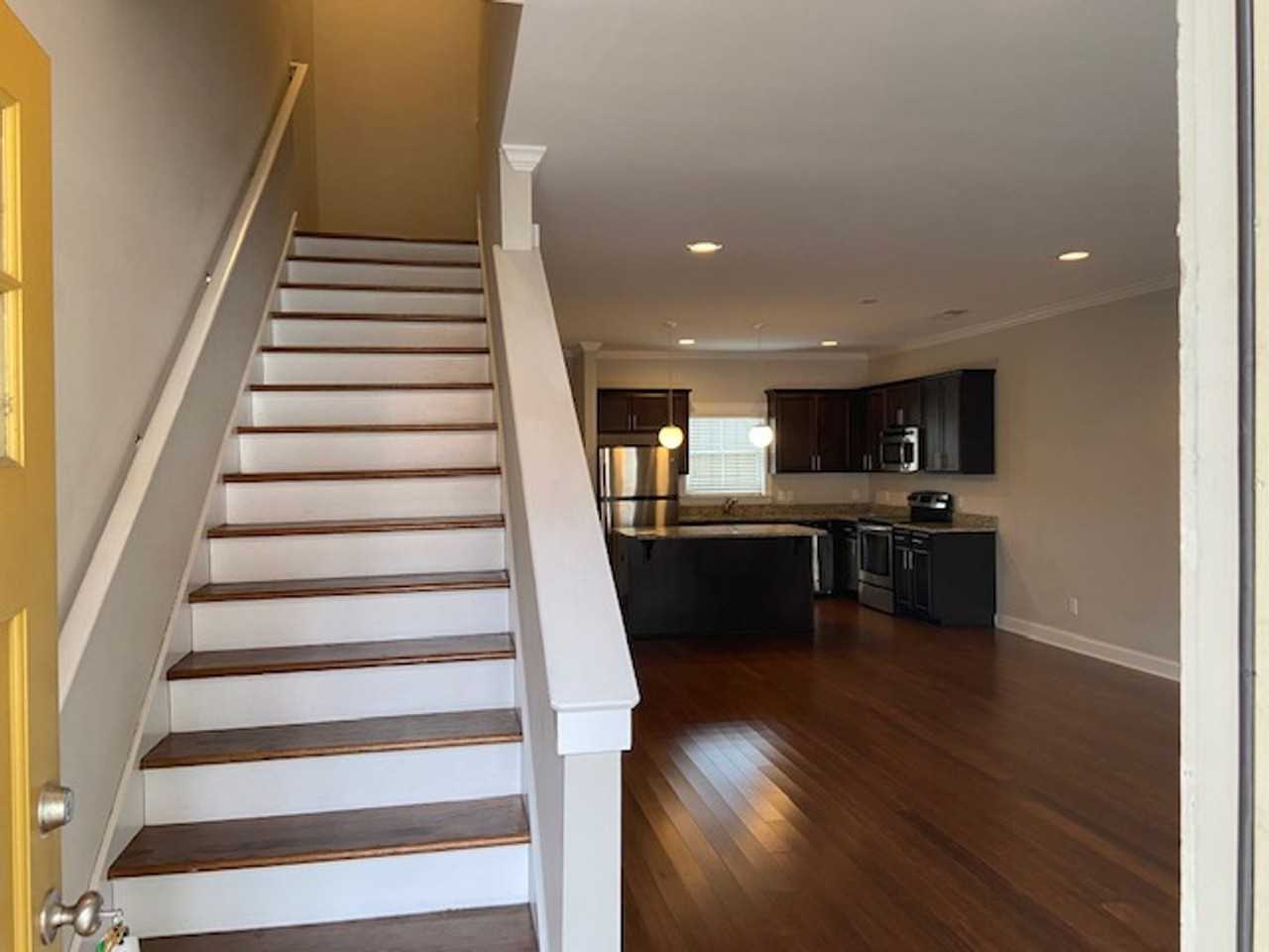 601 E Broad St - Photo 5 of 13