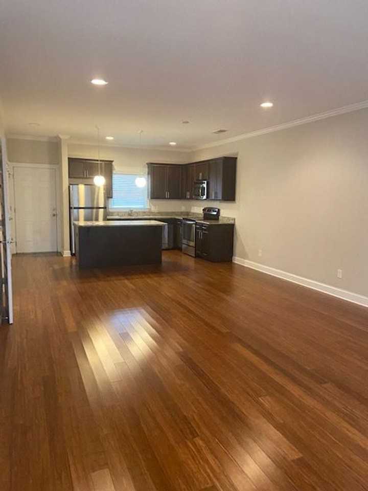 601 E Broad St - Photo 6 of 13