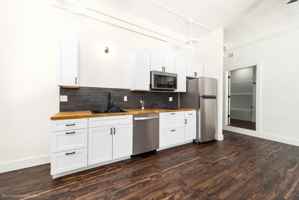 featured image of 7 S Howard St