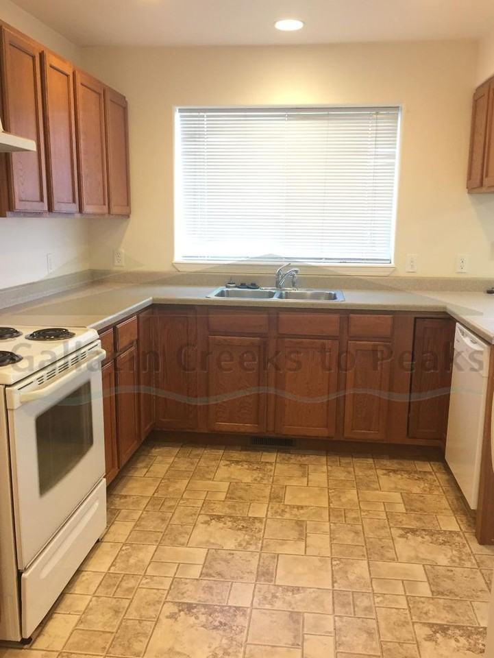 1098 LONGBOW - Photo 2 of 16