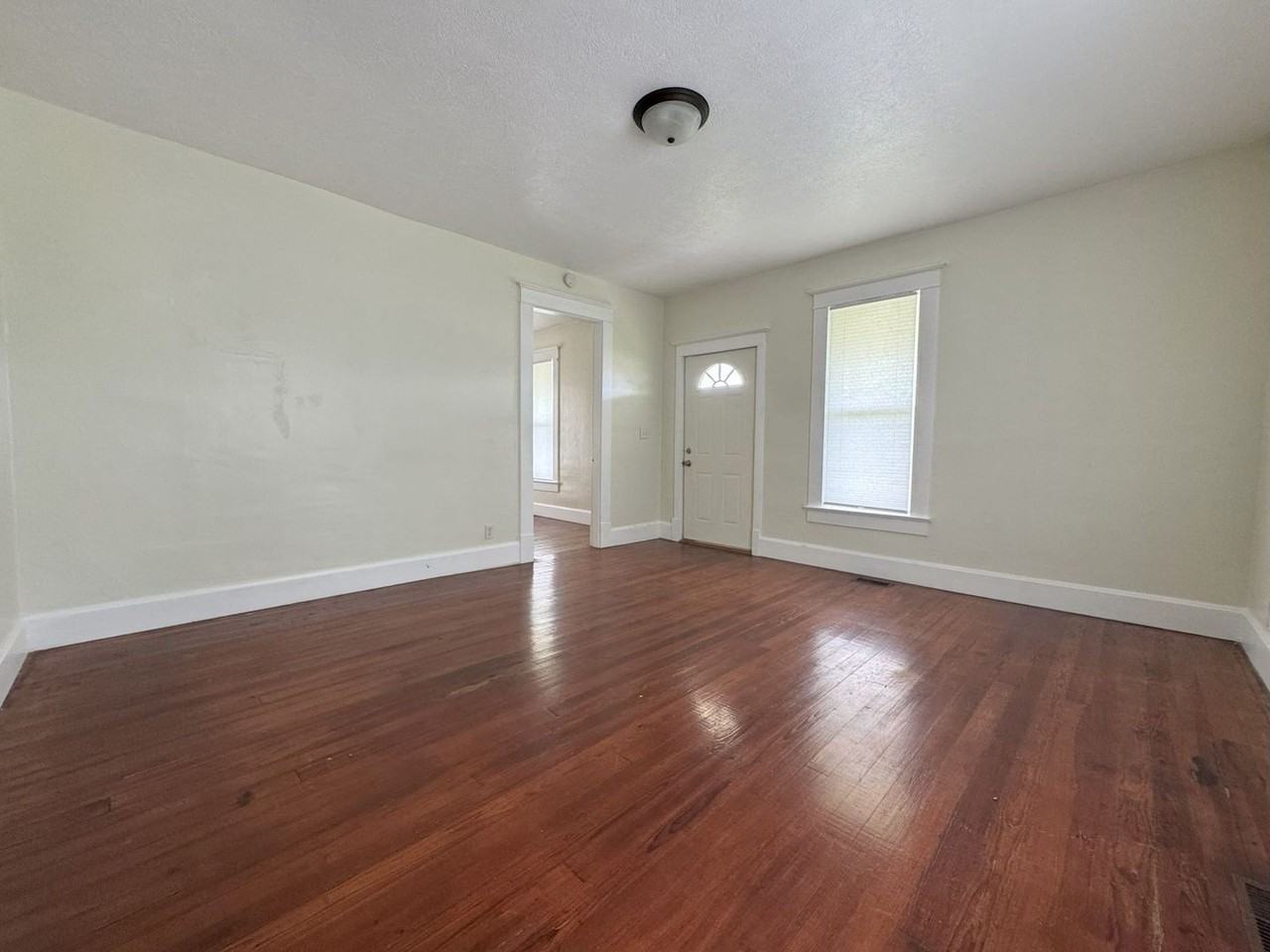 10992 10992 S 500 W - Photo 4 of 10