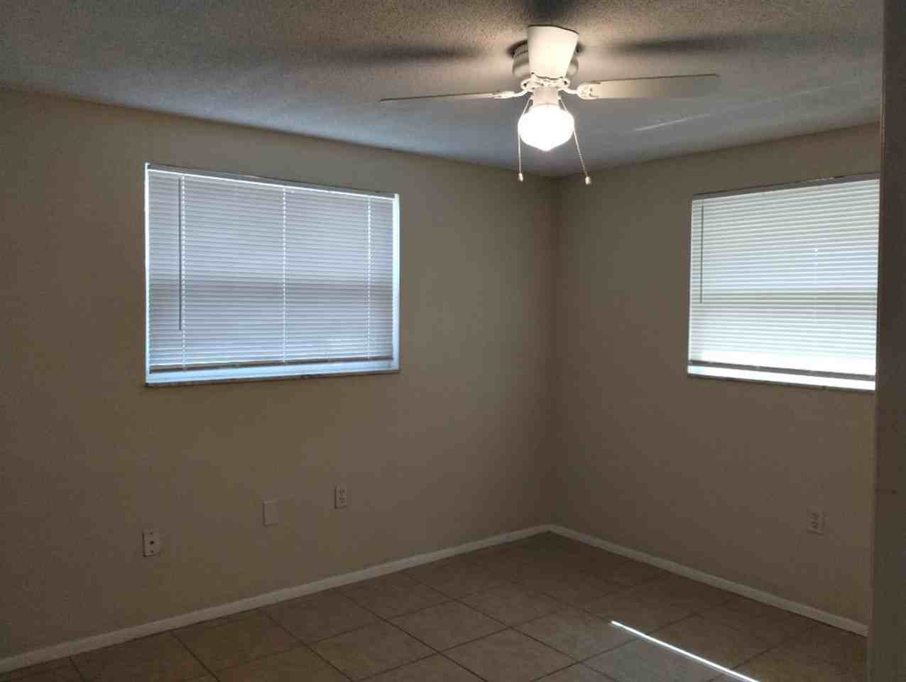 10817 Manchester Rd - Photo 3 of 8