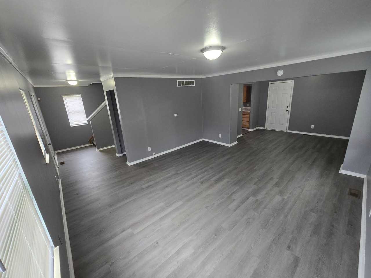 207 E Bancroft St - Photo 2 of 9