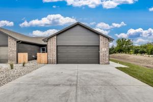 featured image of E Thunder St