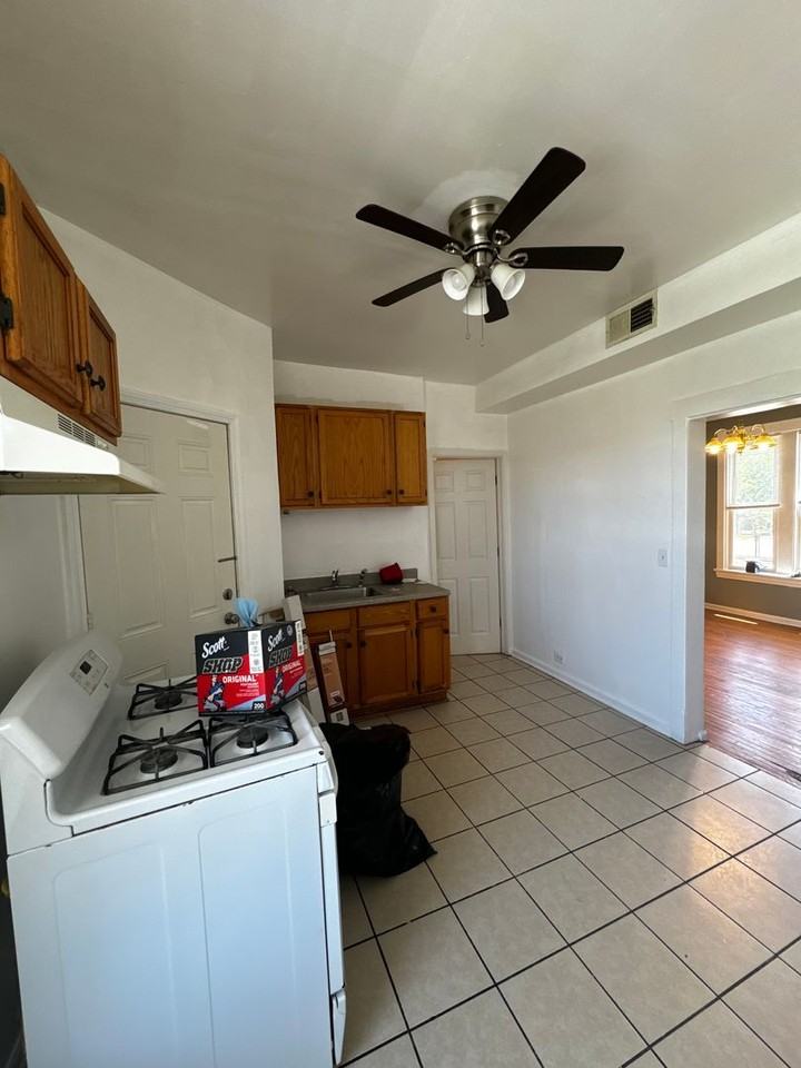 5000 N SAWYER - Photo 5 of 15