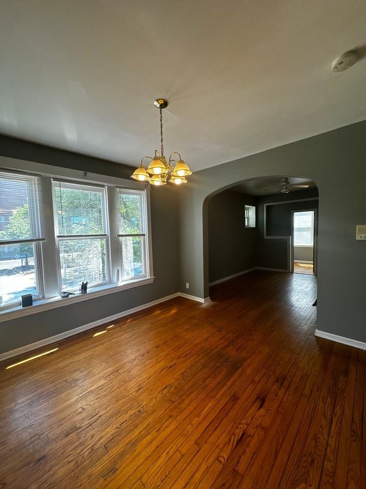 5000 N SAWYER - Photo 2 of 15