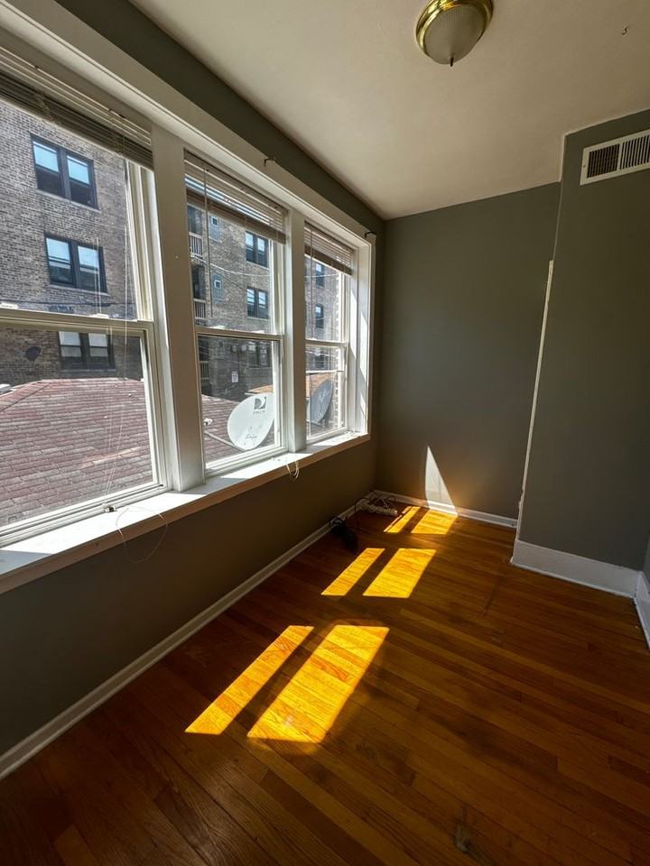 5000 N SAWYER - Photo 3 of 15