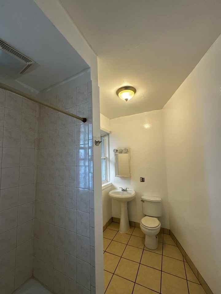 5000 N SAWYER - Photo 7 of 15