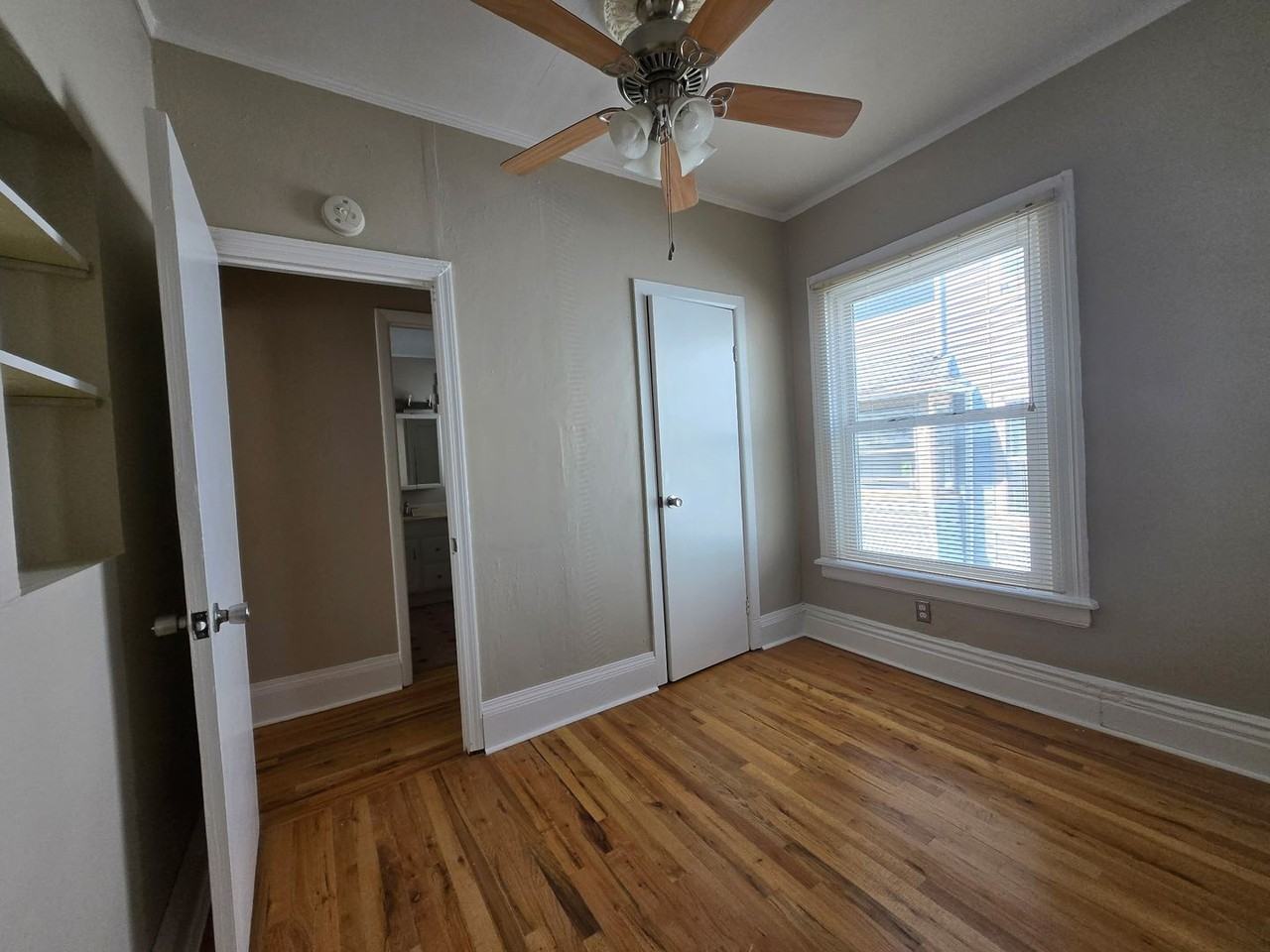 235 Henrietta St - Photo 5 of 8