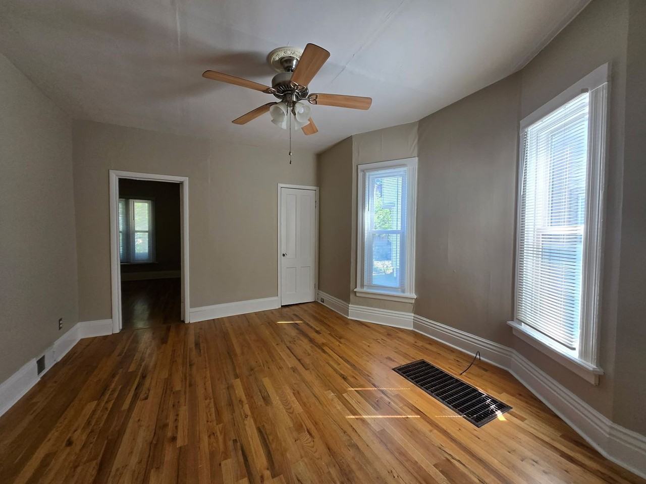 235 Henrietta St - Photo 6 of 8