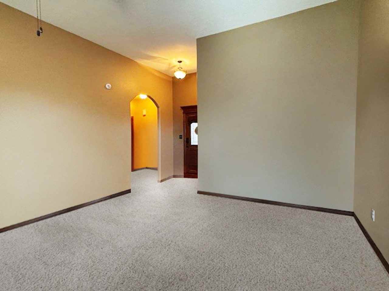 320 N Mountain Meadow Dr - Photo 3 of 10