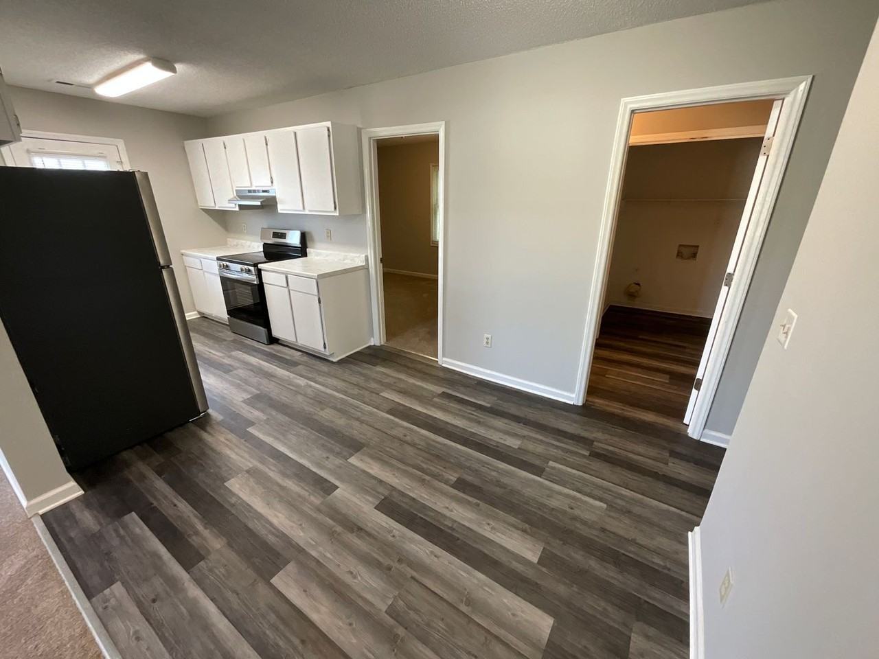 2413 Robbins St - Photo 7 of 35