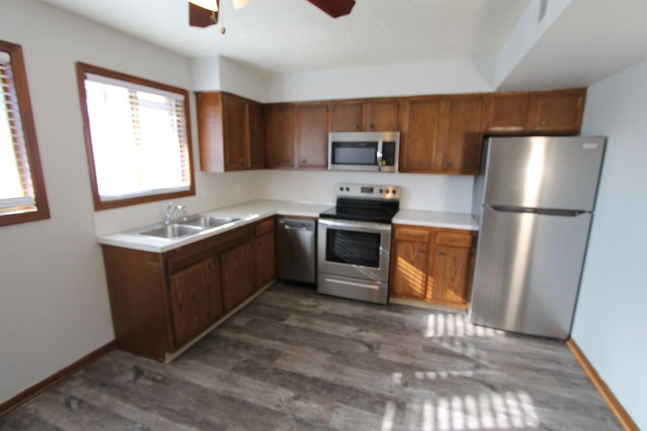 10715 O Street - Photo 2 of 36