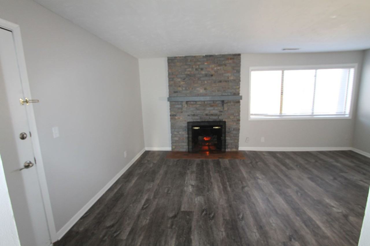 10715 O Street - Photo 4 of 36