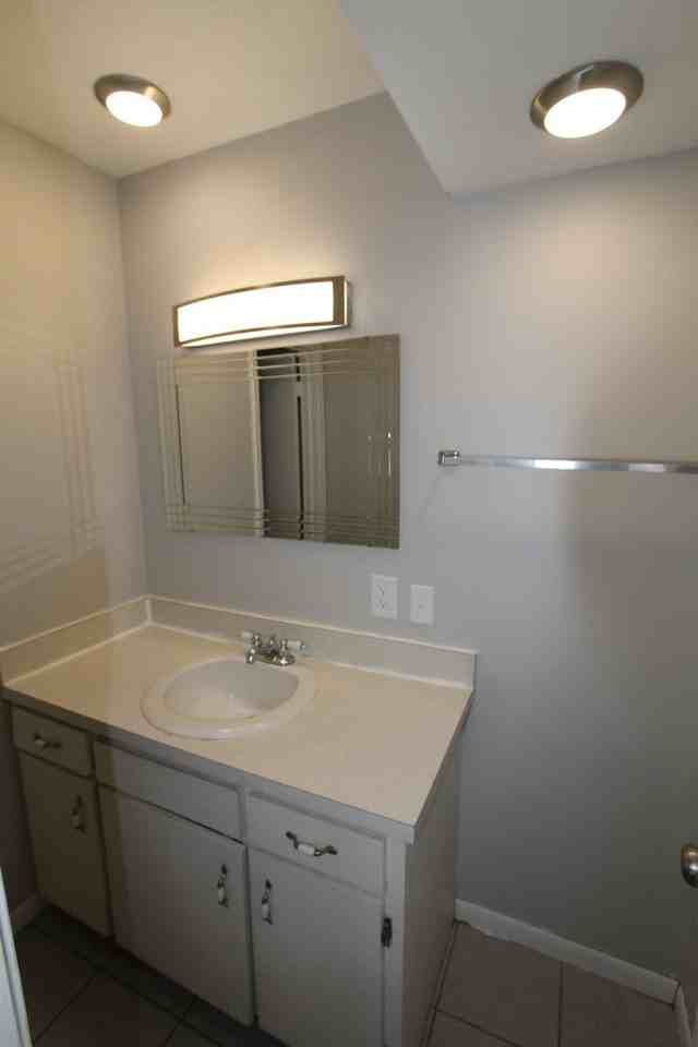 10715 O Street - Photo 7 of 36