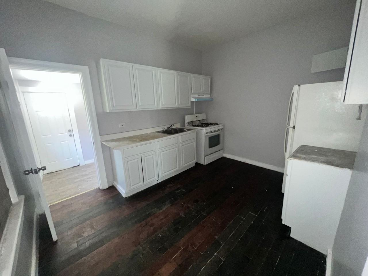 822 E State St - Photo 4 of 15