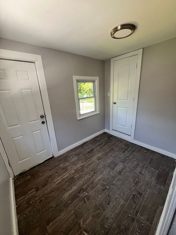 822 E State St - Photo 5 of 15