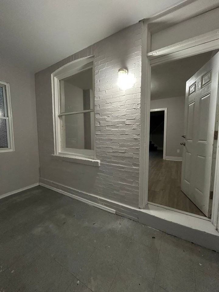 412 Stuyvesant Ave - Photo 2 of 18