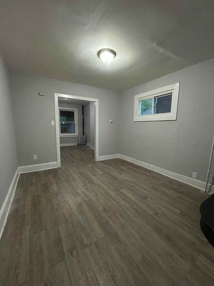 412 Stuyvesant Ave - Photo 4 of 18