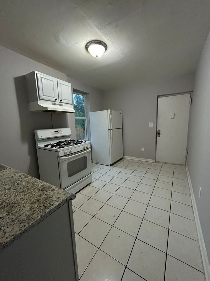 412 Stuyvesant Ave - Photo 5 of 18