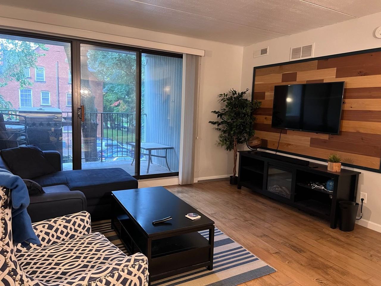 460 Fulton St E - Photo 2 of 32