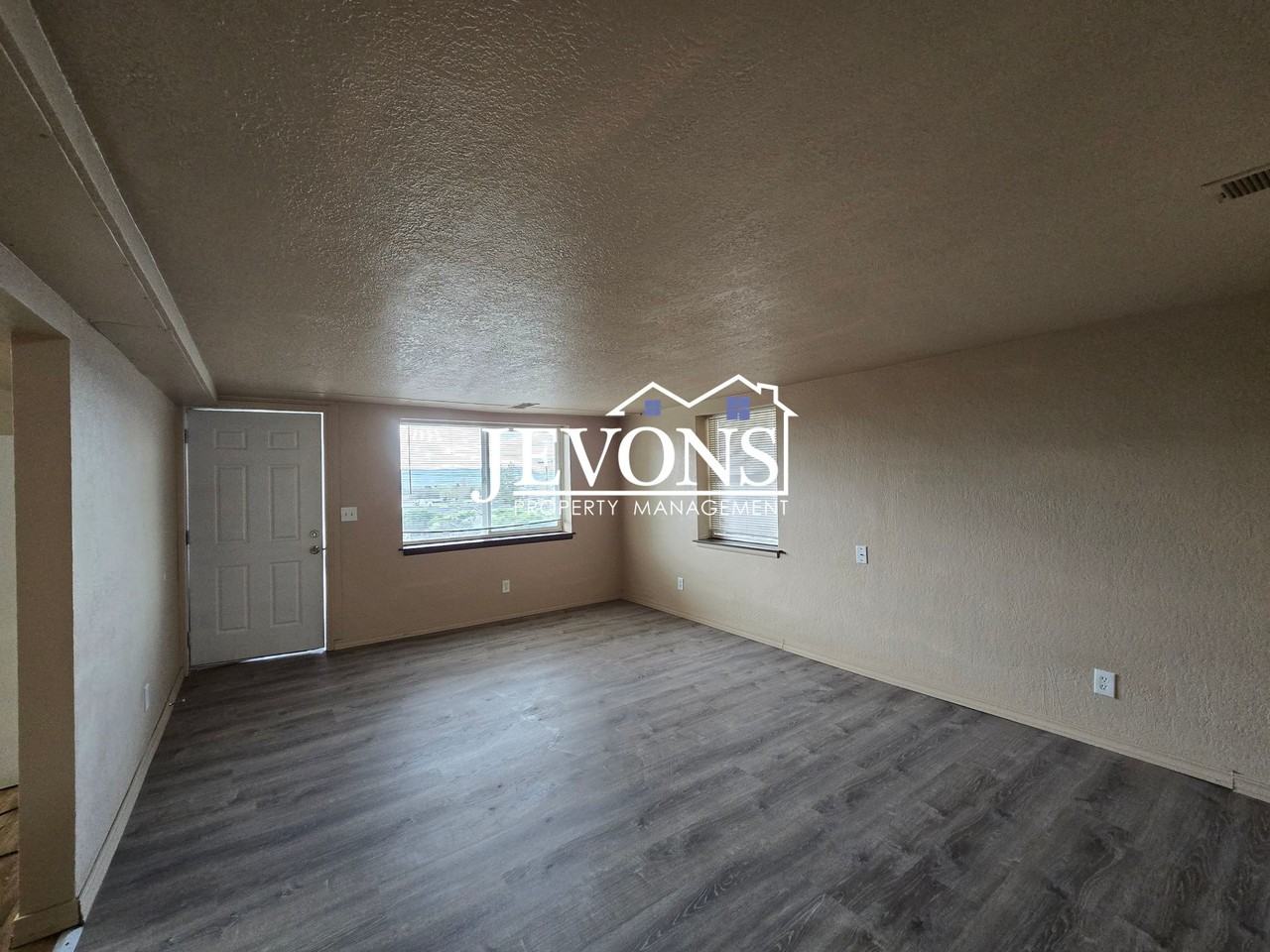 4210 E Hillcrest Dr Yakima, WA 98901 - Photo 3 of 17